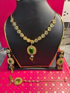 Green Gemstone Gold-Tone Necklace Set - Women Jewelry